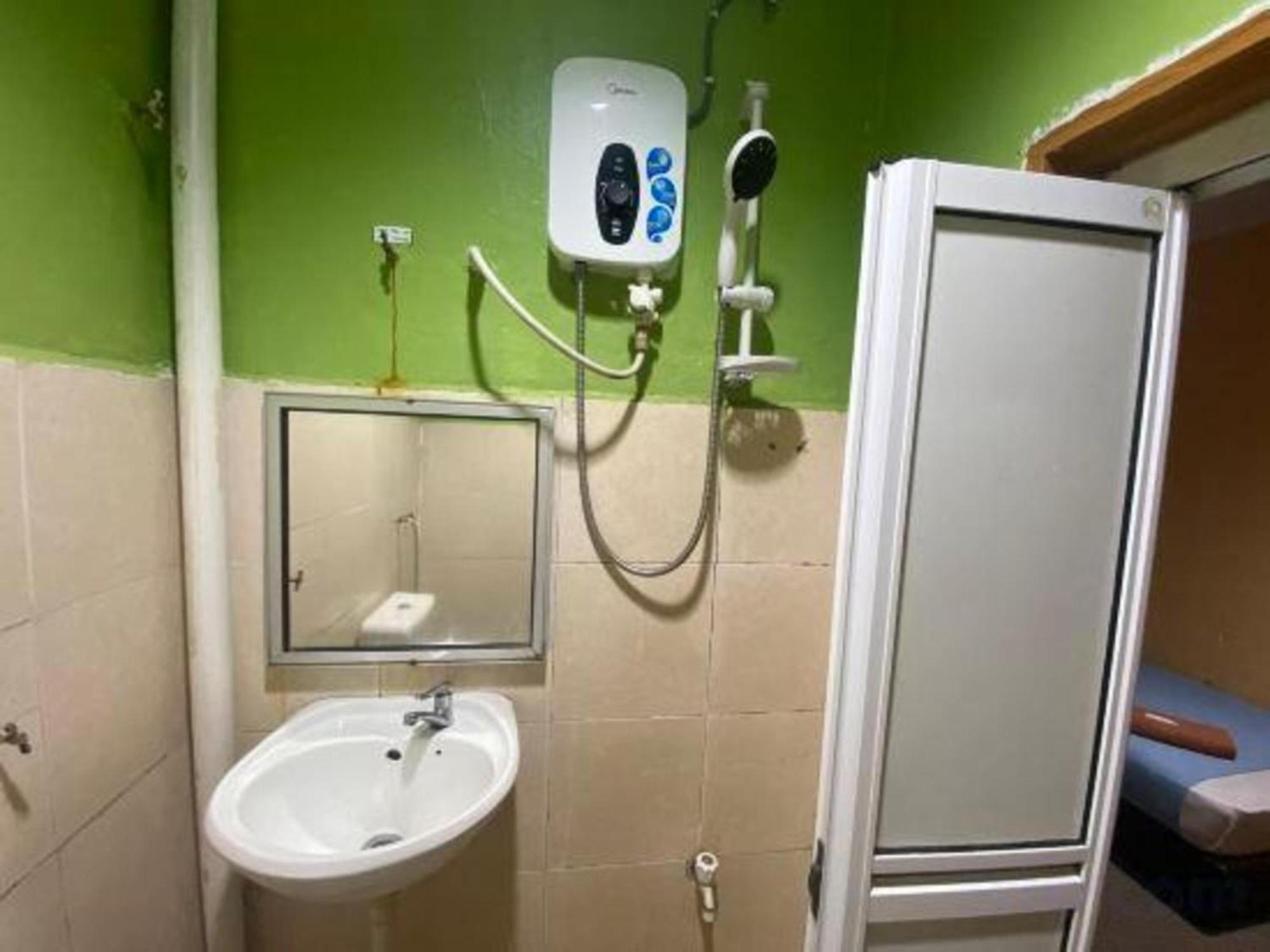 Oyo 91065 Hotel De Anjung Muadzam Shah المظهر الخارجي الصورة
